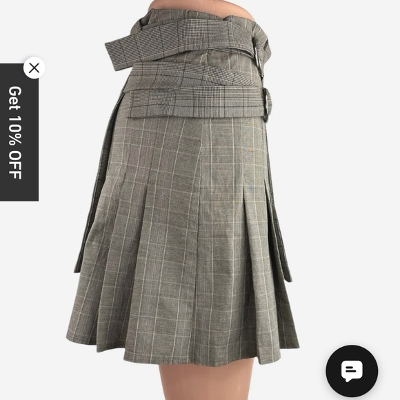 Zara Mixed Oxford
Plaid Mini Skirt size: S - Picture 5 of 7